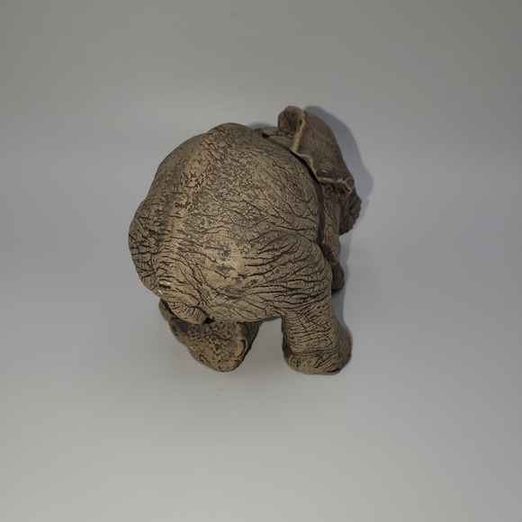 2 vintage "The Herd" elephant figurines by artist Martha Carey - Picture 8 of 11